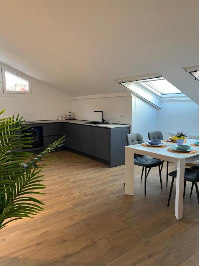 Sky View Apartment Комо Экстерьер фото