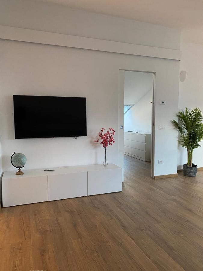Sky View Apartment Комо Экстерьер фото