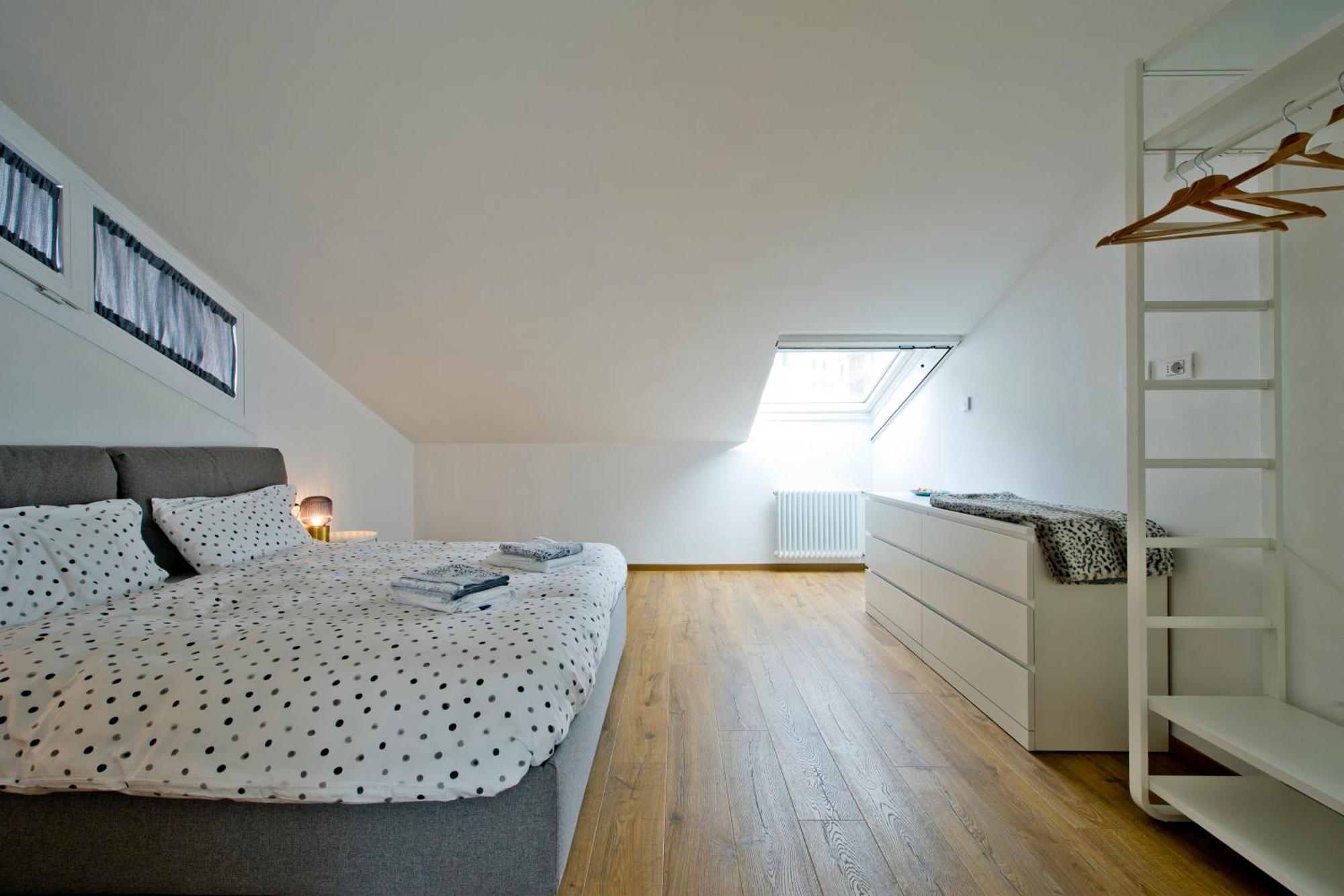 Sky View Apartment Комо Экстерьер фото